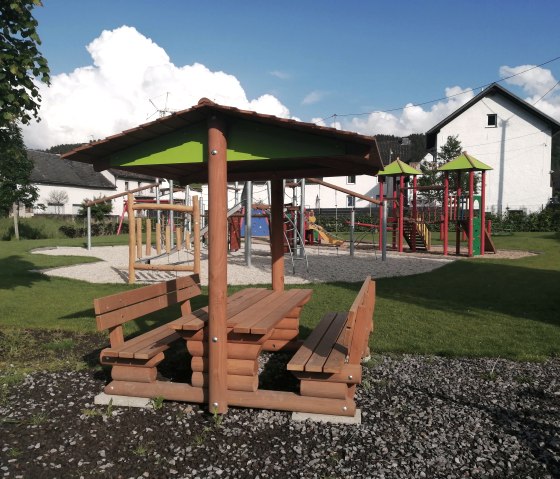 Picknickplatz am Spielplatz Müsch, © Tourist-Information Hocheifel-Nürburgring