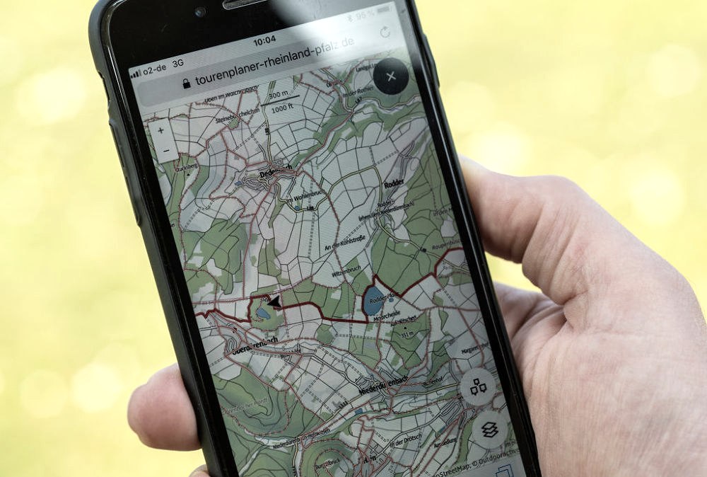 Mit der Rheinland-Pfalz App bequem und einfach auf Informationen zugreifen.Die Rheinland-Pfalz App ist eine Optimierung des Tourenplaners Rheinland Pfalz für Smartphone affine Nutzer. Neben umfangreichen Informationen zu Wander-, Rad- und
Spazierwegen sowie Autorouten in Rheinland-Pfalz werden auch touristische Highlights, Sehenswürdigkeiten, Unterkünfte und Einkehrmöglichkeiten angezeigt, © Rheinland-Pfalz Tourismus GmbH©Dominik Ketz
