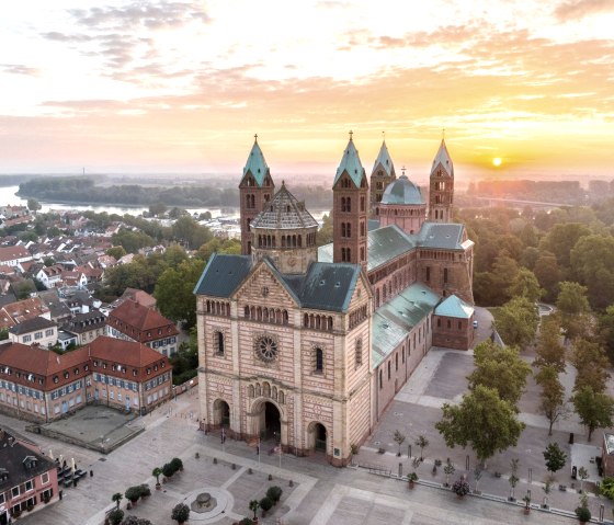 Dom zu Speyer, © 2023_Dom seitens Maxi von oben_© Loïc Lagarde