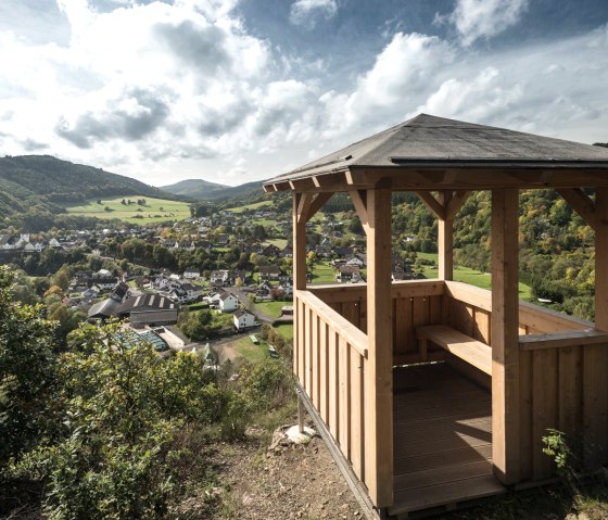 Aussichtspavillion auf der Spicher Ley, © Ahrtal-Tourismus Bad Neuenahr-Ahrweiler e.V., Dominik Ketz