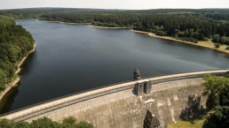 Dreilägerbachtalsperre mit Staumauer, © Eifel Tourismus GmbH / D. Ketz