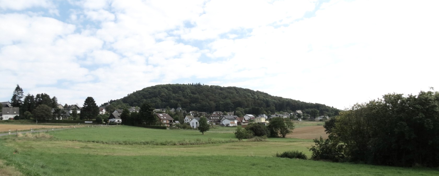 Antweiler Blick zum Aremberg, © Tourist-Information Hocheifel-Nürburgring