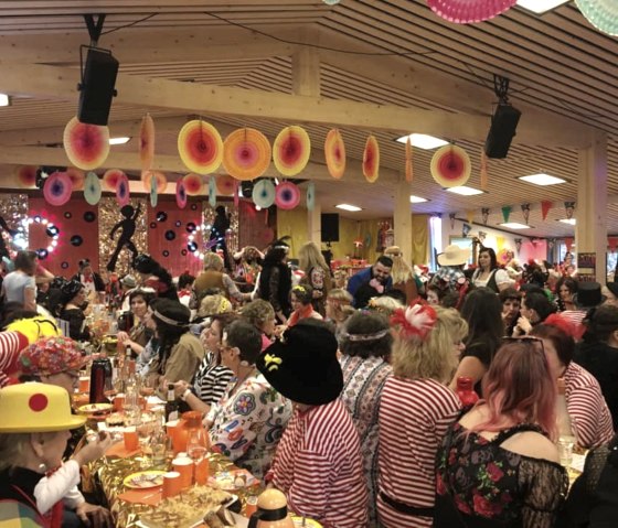 Stimmung bei der Damensitzung, © Julia Kläsgen