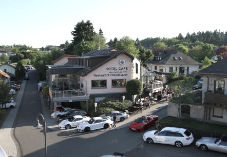 Ansicht Hotel mit Eingang Pistenklause, © Hotel zum Tiergarten