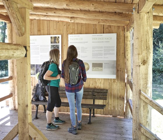 Im Insuler Sprachgebrauch wurde das Flurstück mit den 3 Stolleneingängen im sogenannten Kupferberg schon immer als "Goldloch" bezeichnet., © Tourist-Information Hocheifel-Nürburgring