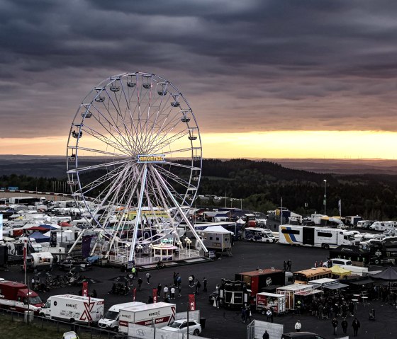 ADAC RAVENOL 24h Nürburgring, © 24h-2023_Ravenol-Riesenrad-im-Fahrerlager_Foto-ADA