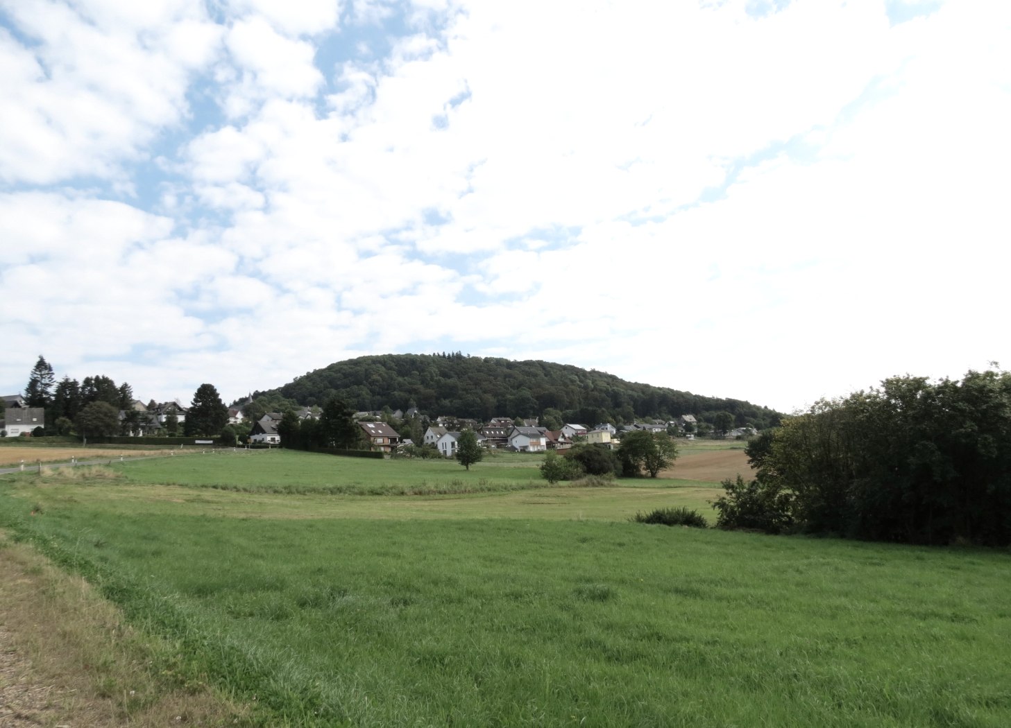 Antweiler Blick zum Aremberg, © Tourist-Information Hocheifel-Nürburgring