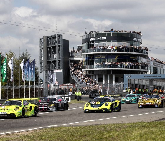 Action pur, © Nürburgring©24h_2023_Start_Foto-ADAC-GruppeC