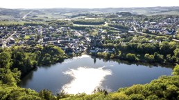 Blick von oben auf das Ulmener Maar, © GesundLand Vulkaneifel GmbH, D. Ketz