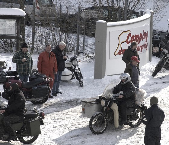 EINFAHRT | ALTES ELEFANTENTREFFEN | Schnee Kälte, © Camping am Nürburgring GmbH, 53520 Müllenbach