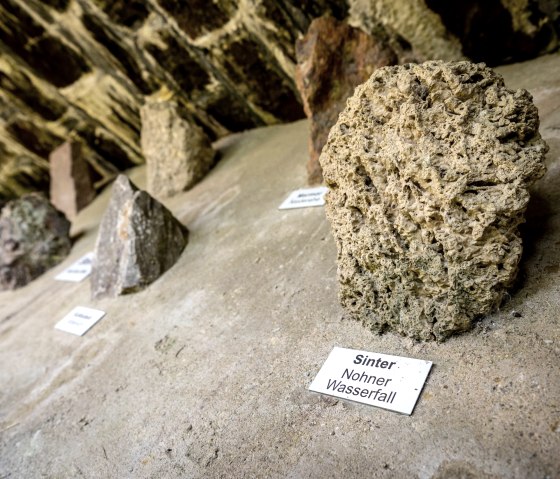 Steinesammlung im Boxenstop bei Müsch, © Eifel Tourismus GmbH, D. Ketz