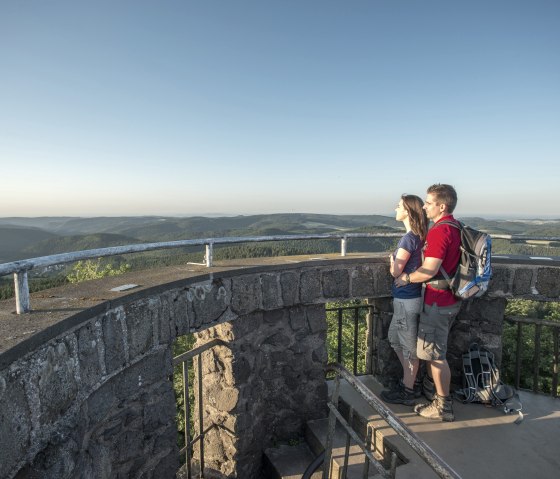 Wandern Eifelleiter Aussicht Kaiser Wilhelm Turm, © VG Adenau_Kappest