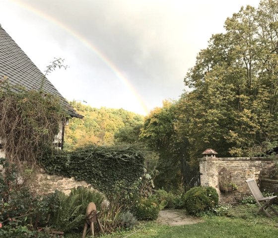 Regenbogen mit Blick zum Garten, © K.Graichen