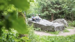 Pause an Kaiser Karls Bettstatt, © Eifel-Tourismus GmbH, AR, shapefruit AG