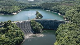 Blick auf die Urfttalperrre im Nationalpark Eifel, © Eifel Tourismus GmbH, Dennis Stratmann-finanziert durch REACT-EU