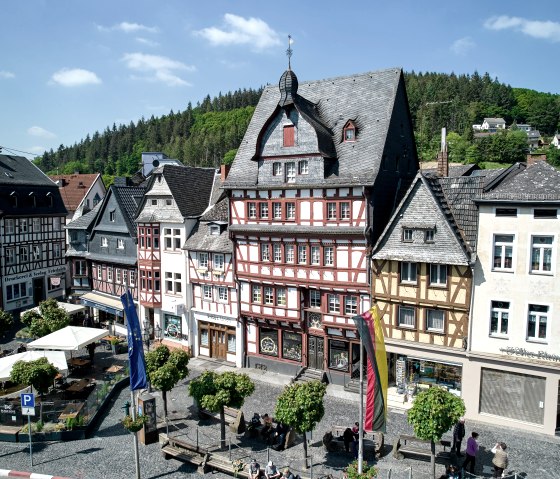 Fachwerkhäuser am Marktplatz in Adenau, © Stadt Adenau