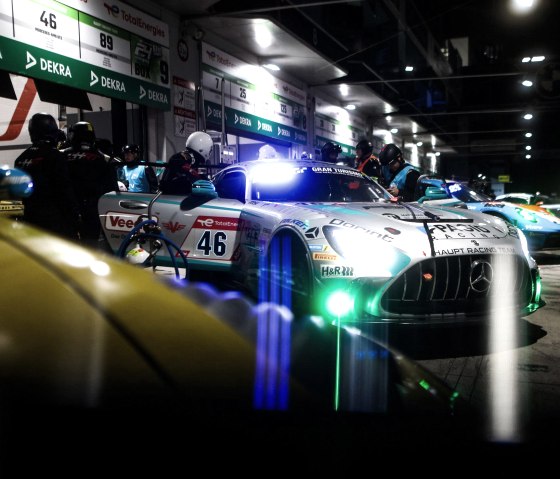 24h bei Nacht, © Nürburgring©Nacht-in-der-Boxengasse_Foto-ADAC-Grup