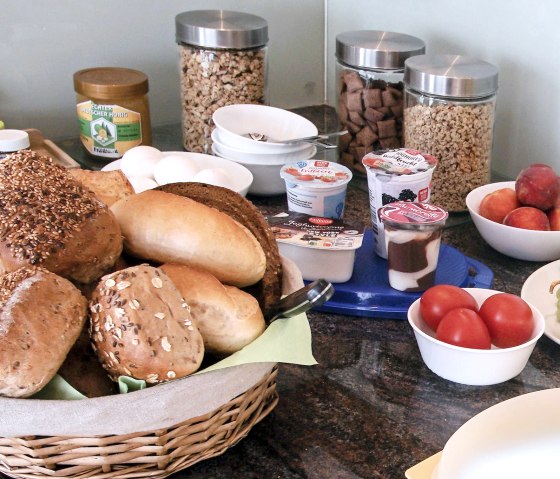 Frühstück mit frischen Produkten aus der Region, © Gästezimmer Irene