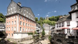 Rotes Haus von der Rurbrücke aus, © Dominik Ketz