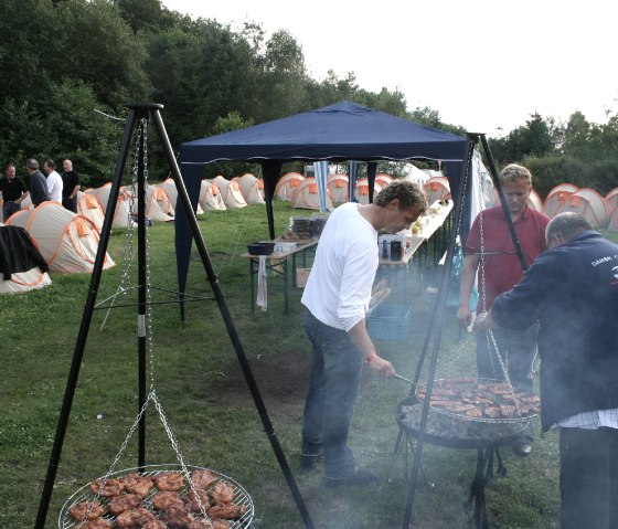 INCENTIVES MITARBEITER | Camping BBQ Teambuilding, © Camping am Nürburgring GmbH, 53520 Müllenbach