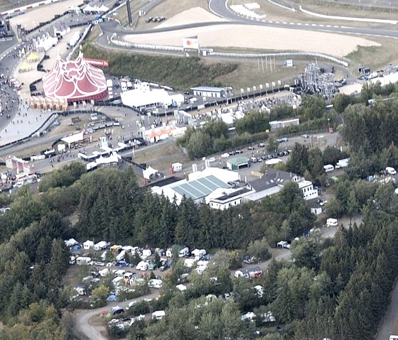 PRIME-LOCATION | Angrenzend F1 Grand-Prix-Strecke., © Camping am Nürburgring GmbH, 53520 Müllenbach