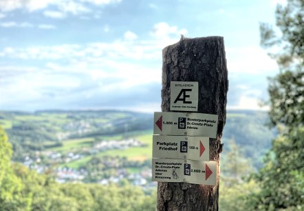 Wanderpfosten mit Ausschilderung, © TI Hocheifel-Nürburgring, S.Schulte