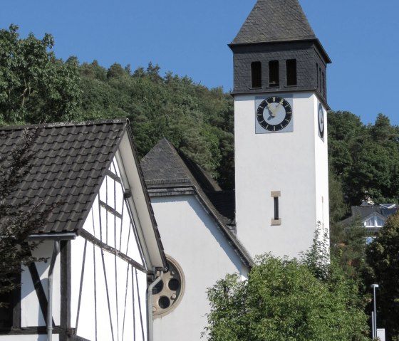 Turm der Erlöserkirche in Adenau, © Tourist-Information Hocheifel-Nürburgring
