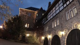 Burg Blankenheim bei Nacht, © Nordeifel Tourismus GmbH & Jugendherberge Burg Blankenheim