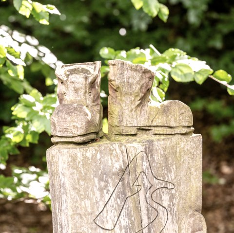 AhrSteig Holzskulptur im Kletterpark in Bad Neuenahr, © Ahrtaltourismus, Dominik Ketz