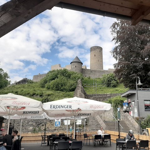 Terasse Restaurant zur Nürburg, © TI Hocheifel-Nürburgring