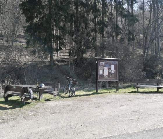 Rastplatz am Ahr-Radweg bei Müsch2, © Tourist-Information Hocheifel-Nürburgring