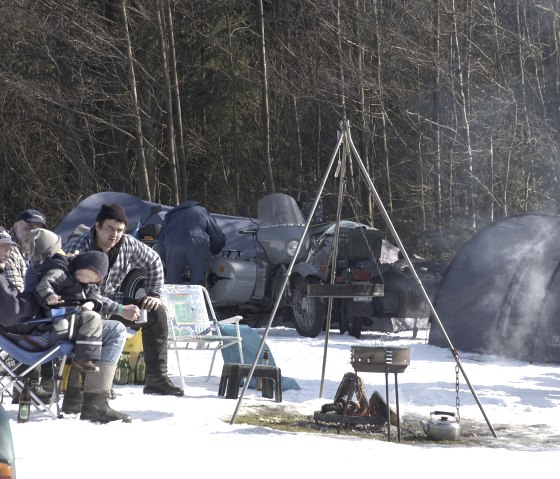 CAMPING | Motorrad Zelten Lagerfeuer | Helden, © Camping am Nürburgring GmbH, 53520 Müllenbach